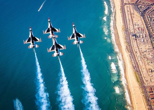 Pacific Airshow 2026 guide with Thunderbirds over Huntington Beach, photo by Scott Bourquin